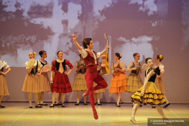 Esteban Schenone-bailarin-(Foto-Gus-Molina)