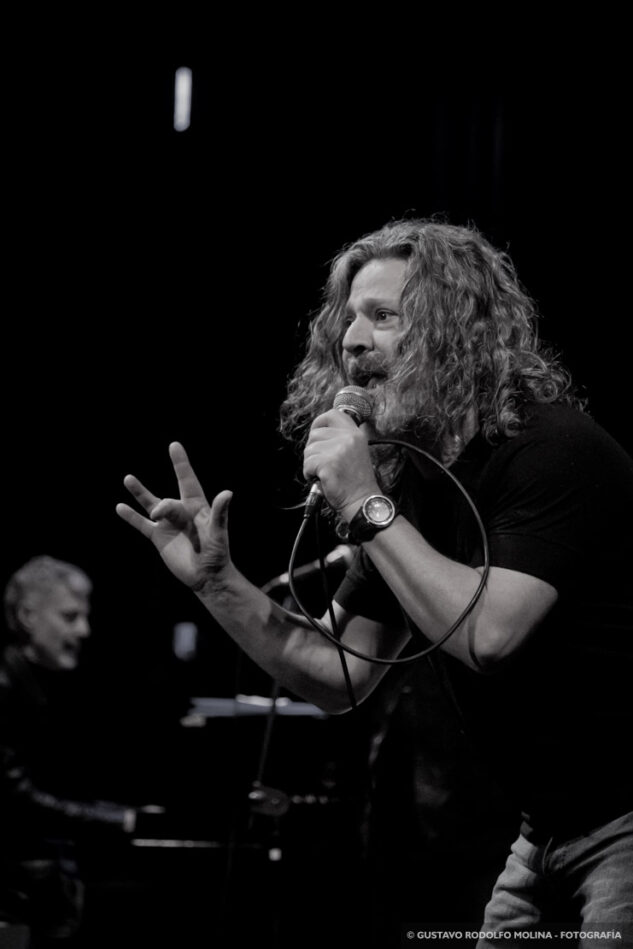 Tony-Molteni-cantante-(Fotografo-GusMolina)