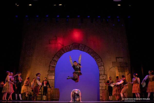 daniel-castro-bailarin-Ballet-(Foto-Gus-Molina)